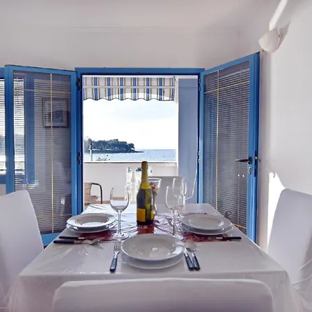 Schoene In Mit Moeblierter Terrasse Und Meerblick *