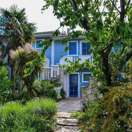 Apartman Schoene In Mit Moeblierter Terrasse Und Meerblick